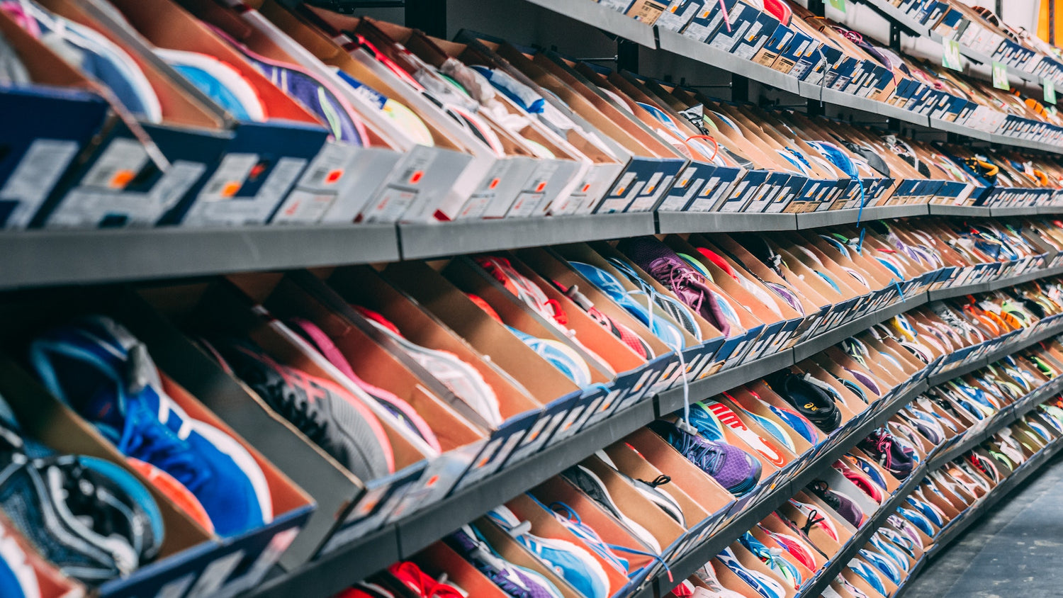 Een rij van comfortabele en ondersteunende schoenen