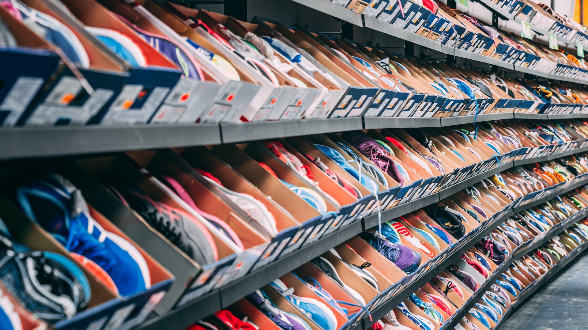 Een rij van comfortabele en ondersteunende schoenen